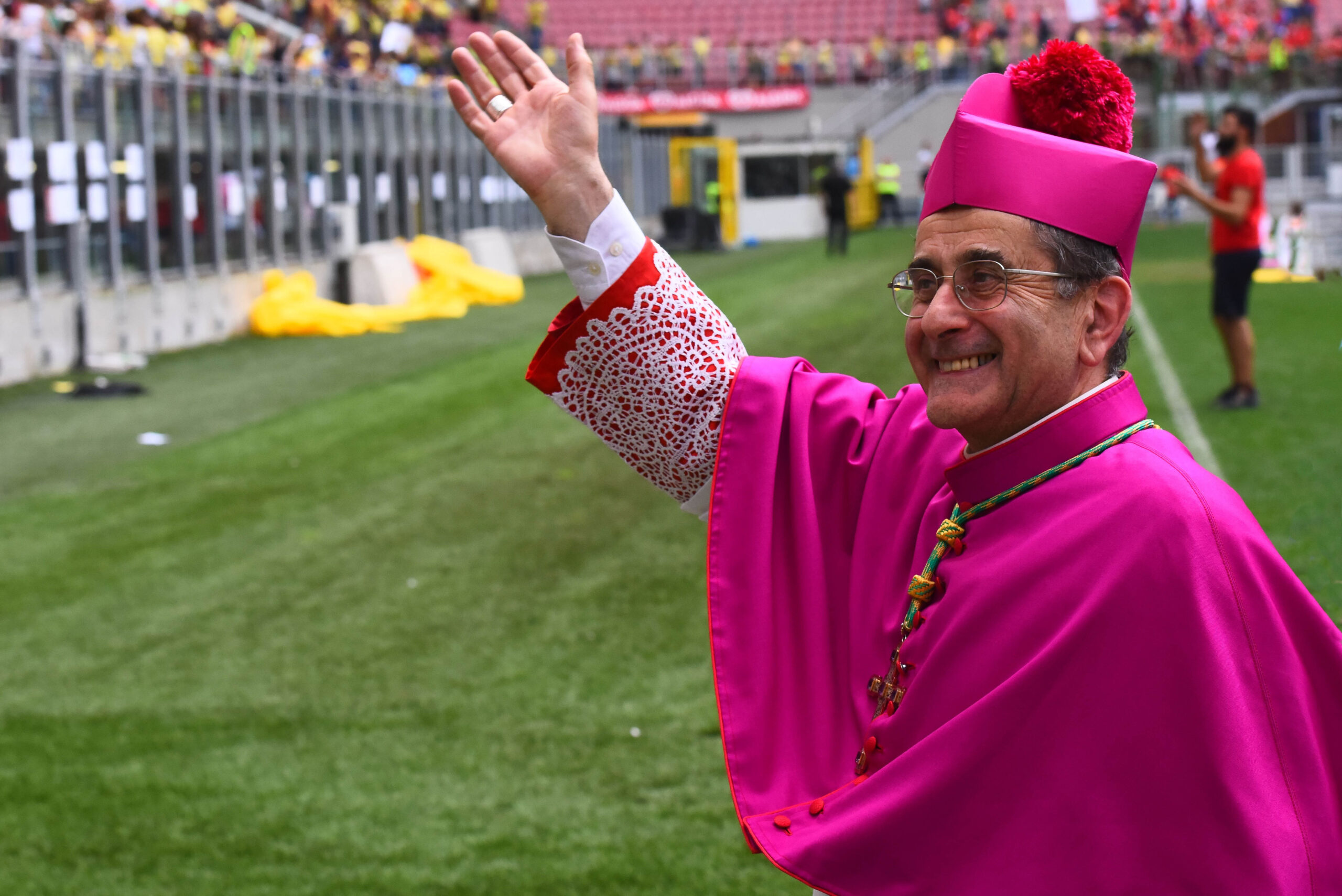 mons. delpini dà un contributo al Bilancio di OSF