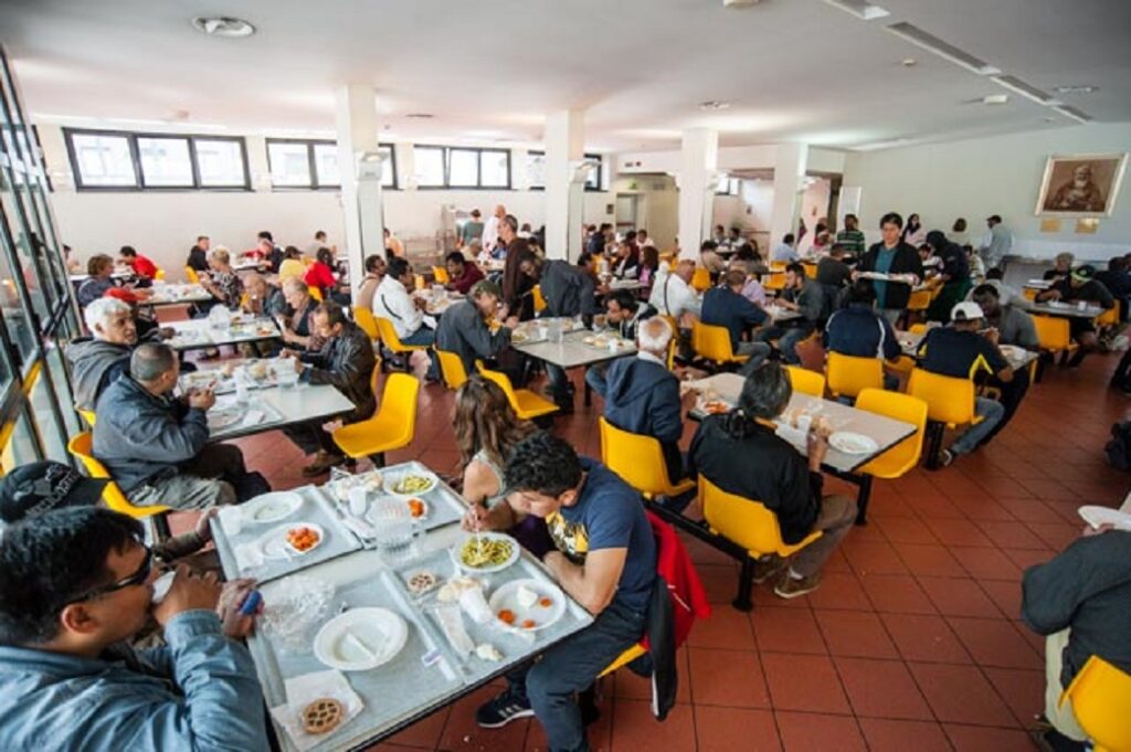 Povertà a Milano Mensa dei poveri