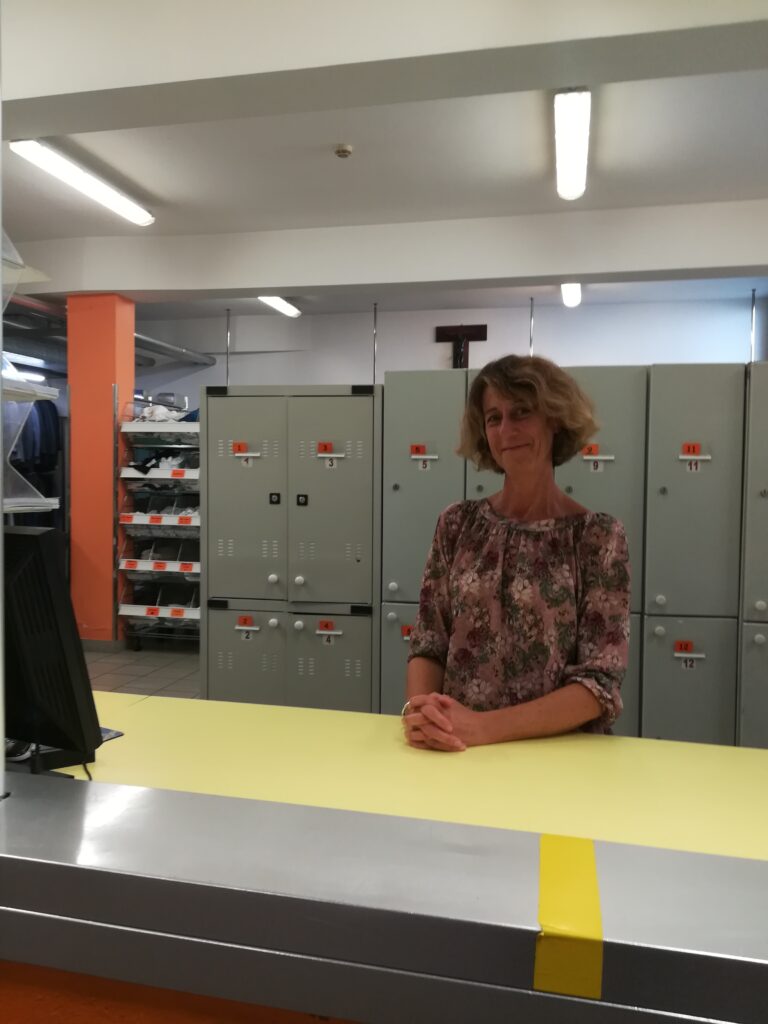 francesca volontaria alle docce