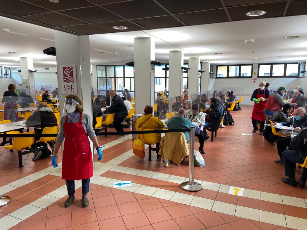 Operatori e ospiti mensa Opera San Francesco | OSF