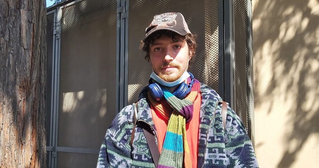 James ospite Velasquez